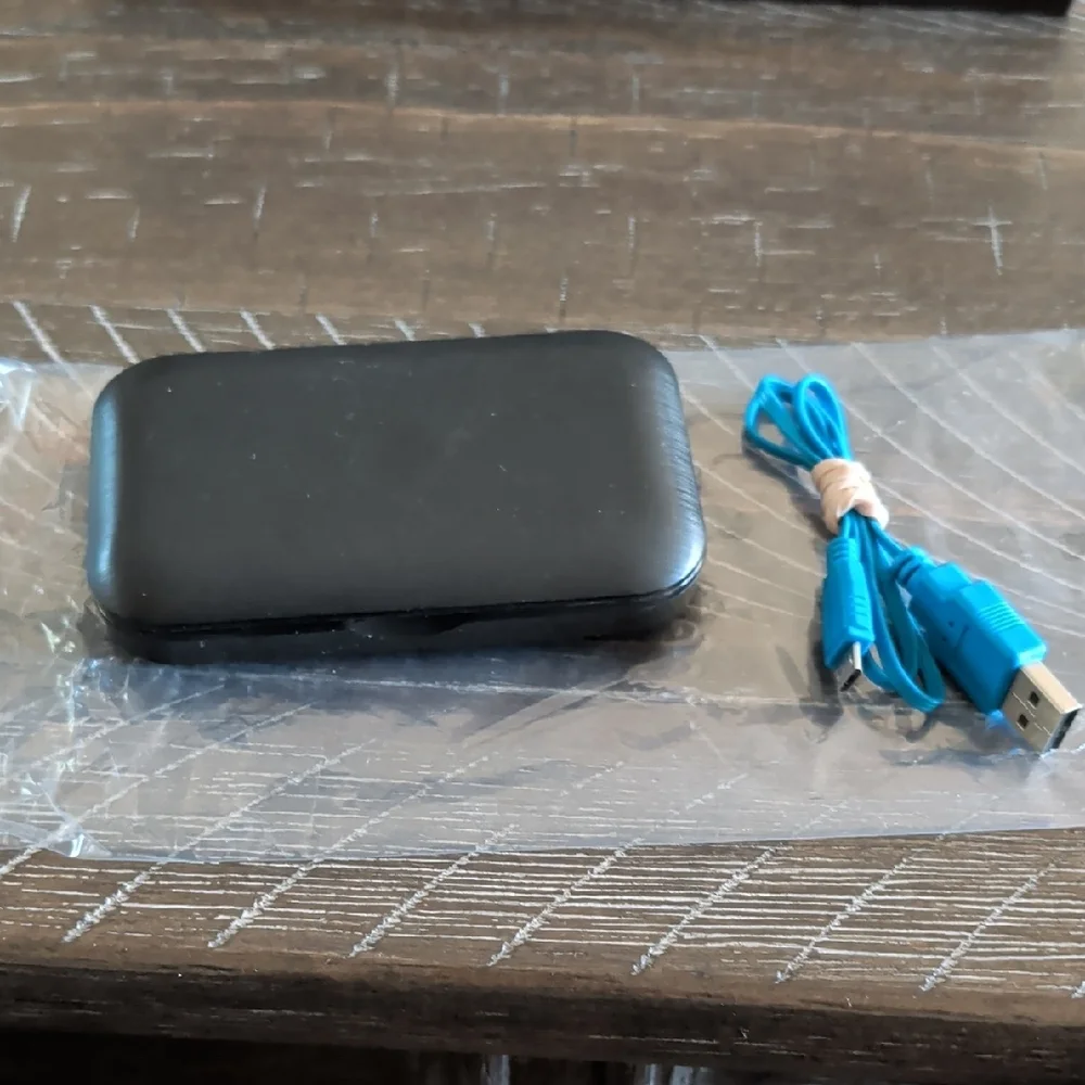 Wireless Bluetooth Earhook Headset in Black